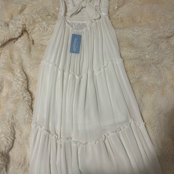 Elegant White Maxi Dress - Picture 2 of 3